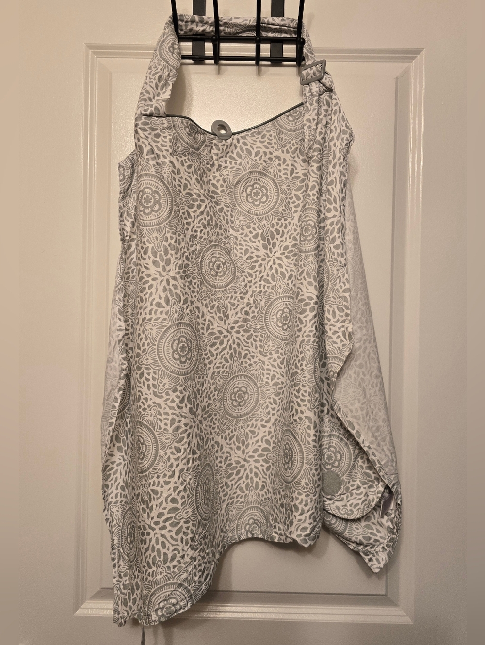 Boppy Lightweight Printed Nursing Cover or Multi-Use Cover-Up Brand New